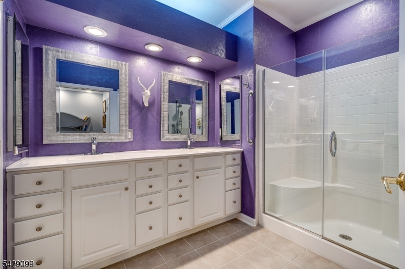 TOP FLR DEEDEDGARAGE BEAUTY - Residential