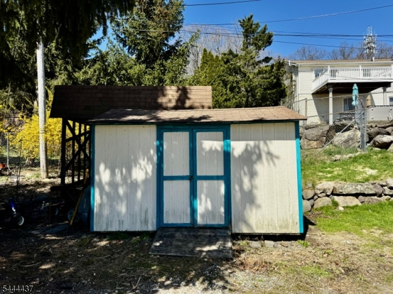 Nosenso Pond - Residential