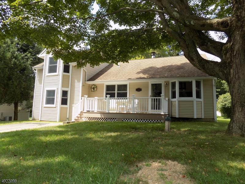 REDUCED TO SELL.  MOVE IN READY EXPANDED SPLIT.  FAMILY ROOM & MASTER BEDROOM SUITE ADDITION WITH BASEMENT STORAGE SET ON QUIET STREET BY BRUNDAGE PARK.. SLIDERS OFF LR TO DECK & NICE BACKYARD. ADDITION CAN EASILY BE CONVERTED TO IN-LAW SUITE. 1 YEAR BUYERS WARRANTY INCLUDED.