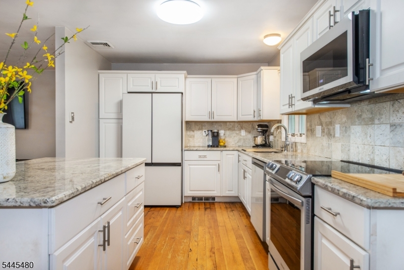 BARRY LAKES - Residential