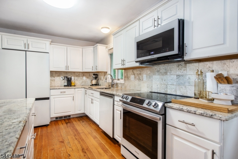 BARRY LAKES - Residential