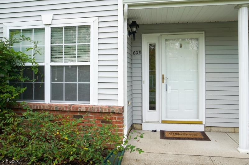Fabulous 2 bedroom, 1 and 1/2 bath townhouse in Oak Hill. Deck off the kitchen, 1 car garage.  Front view off the tennis courts. Perfect opportunity to live in this quiet community.