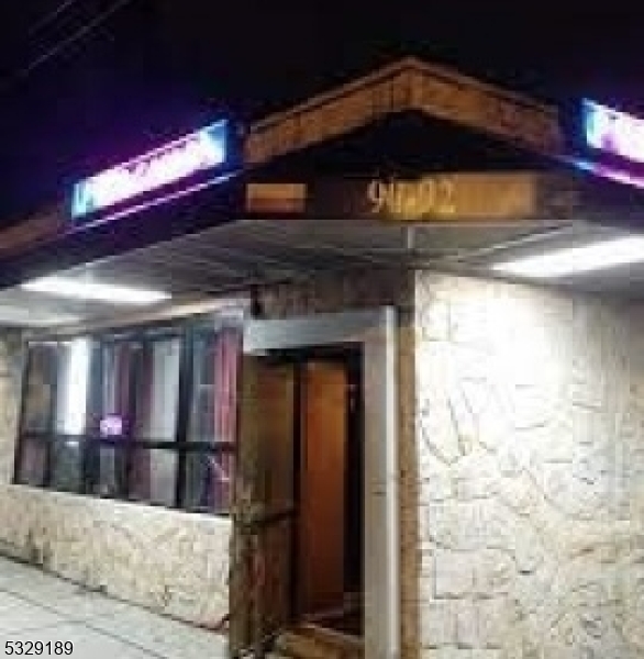 Night club, business and equipment included. Liquor license and package goods license included. It has 2 floors, dancing stages and Additional 1 bedroom apartment on the second floor, all included in the price. Excellent clientele, this is a money-maker business.
