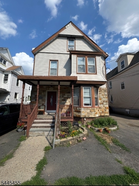 Conveniently located near major highways, public transportation, schools, parks, shopping, and dining, this property provides easy access to everyday amenities and commuting options. Schedule your private showing today!