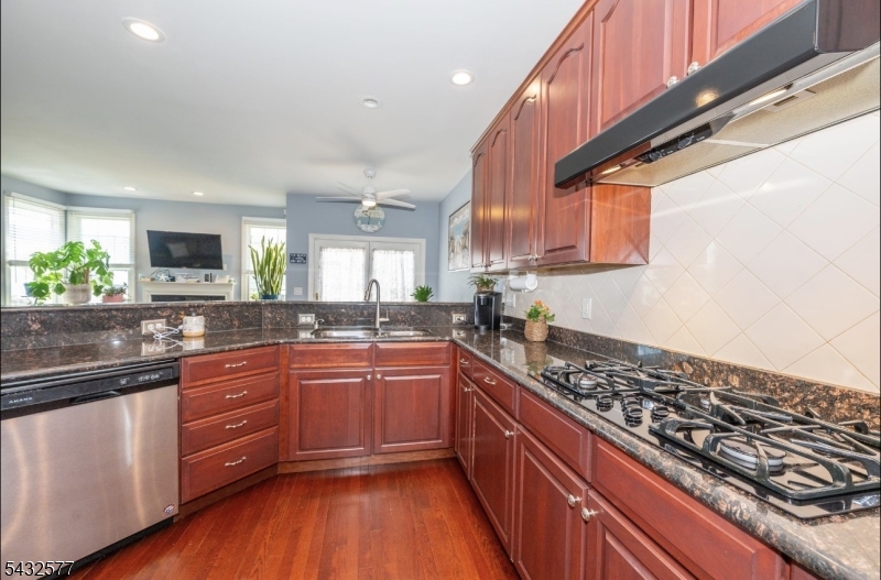 CRYSTAL SPRINGS - Residential