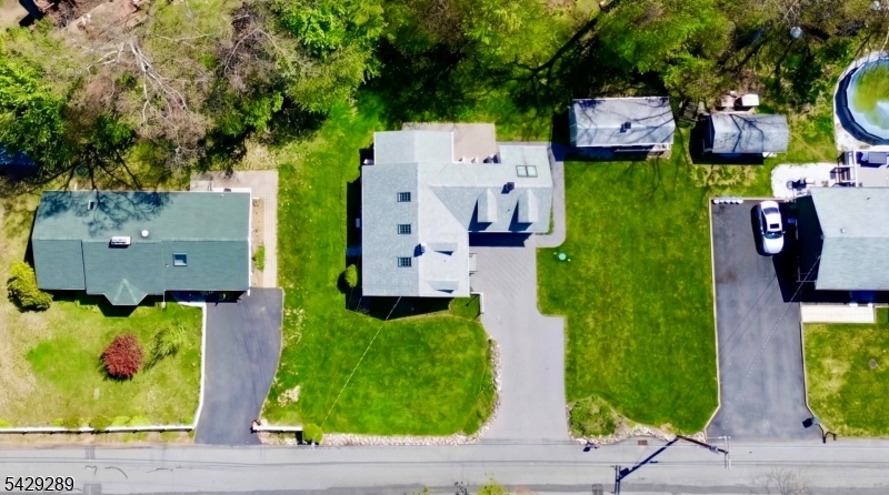 LAKE SWANNONOA - Residential