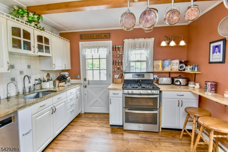 LAKE SWANNONOA - Residential