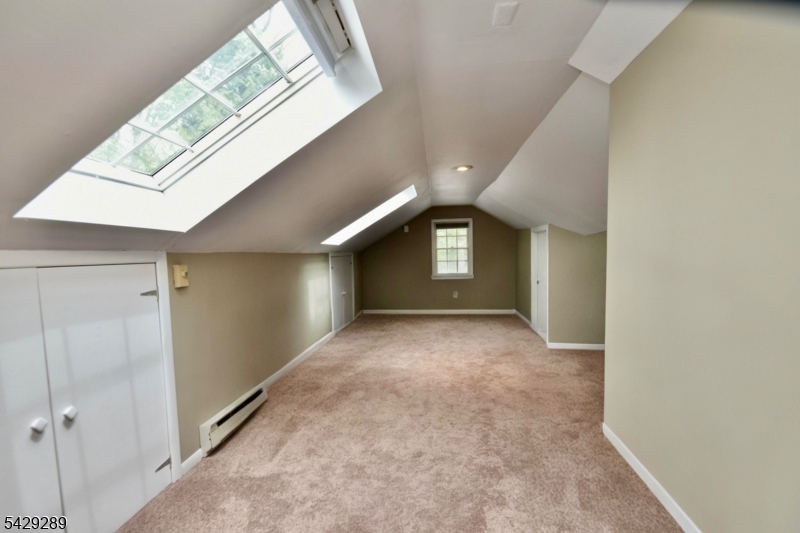 LAKE SWANNONOA - Residential
