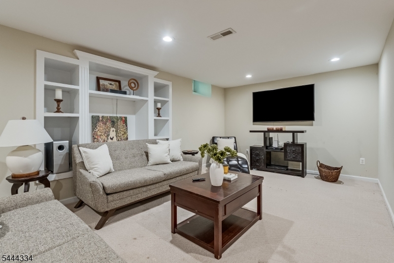 BROOKRACE - Residential