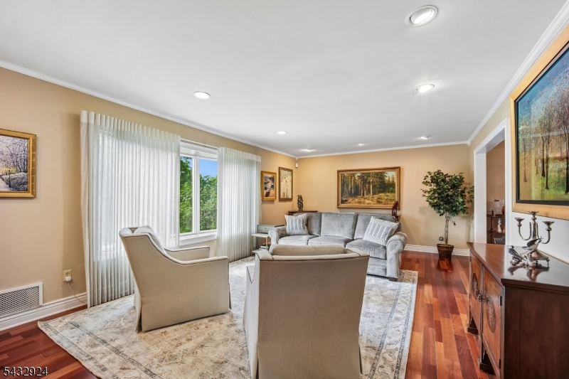 Riker Hill - Residential