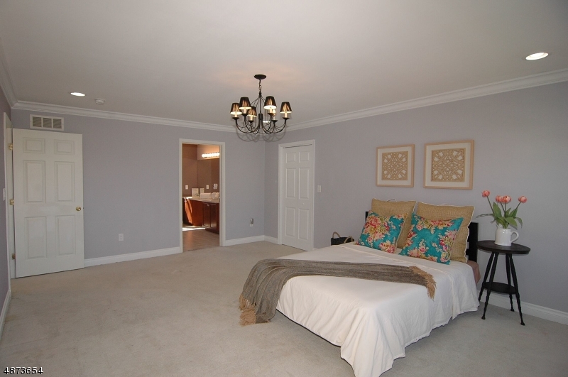 HUNTERS RIDGE - Residential