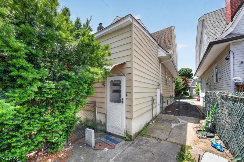 BOTANY VILLAGE - Residential Lease