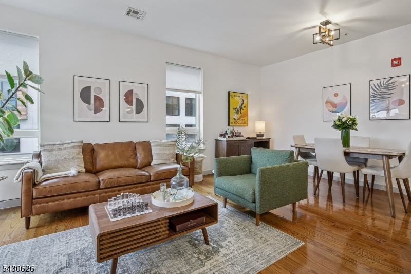 52 Linc at Orange Station - Residential