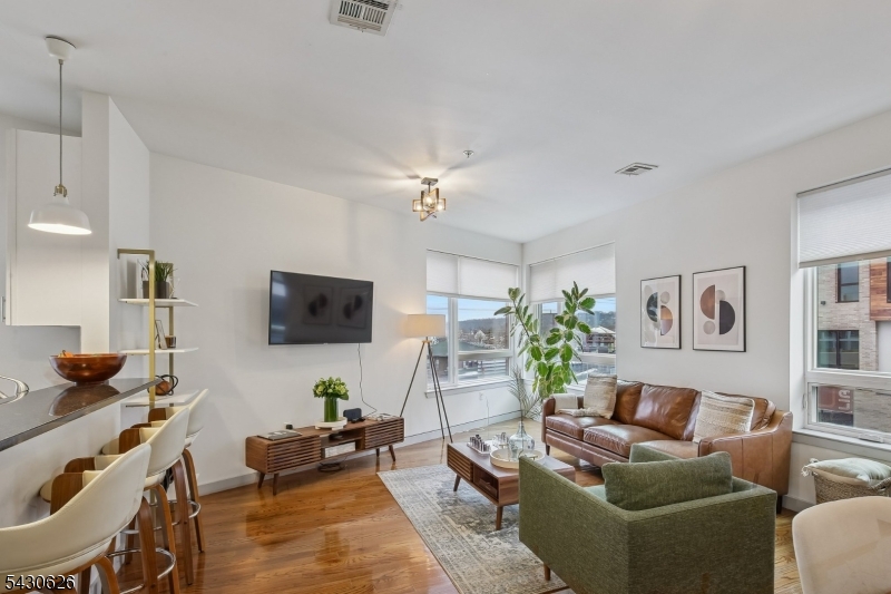 52 Linc at Orange Station - Residential