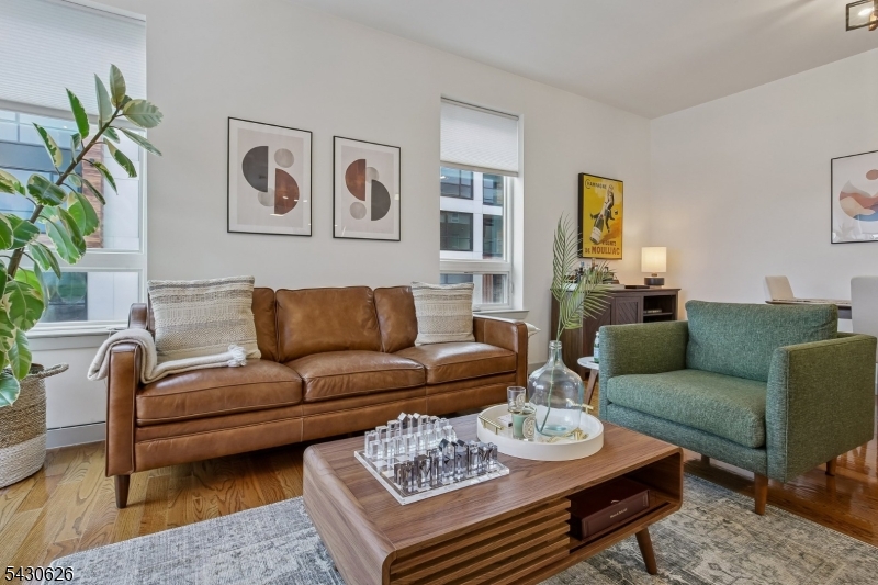 52 Linc at Orange Station - Residential