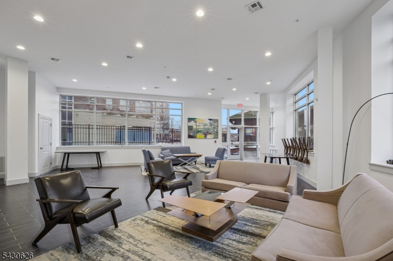 52 Linc at Orange Station - Residential
