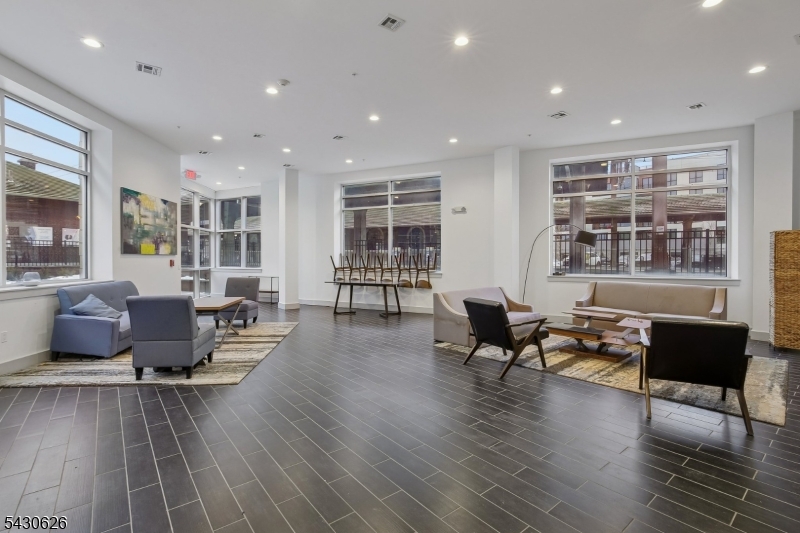 52 Linc at Orange Station - Residential