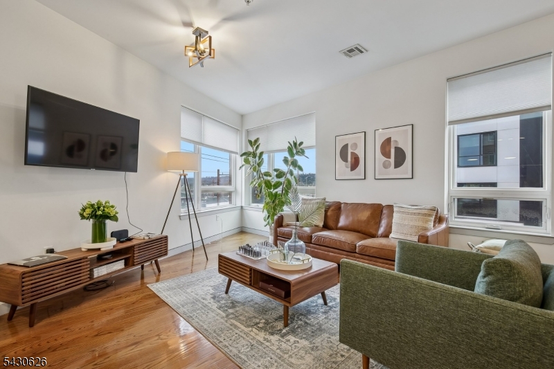 52 Linc at Orange Station - Residential