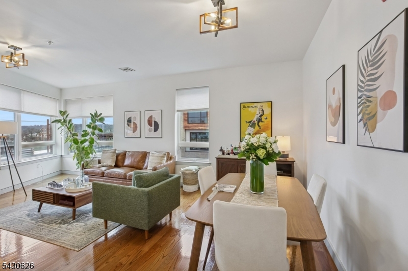52 Linc at Orange Station - Residential
