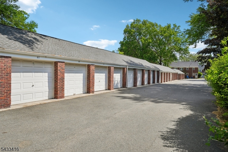 MAPLEWOOD VILLAGE BLDG 8. - Residential