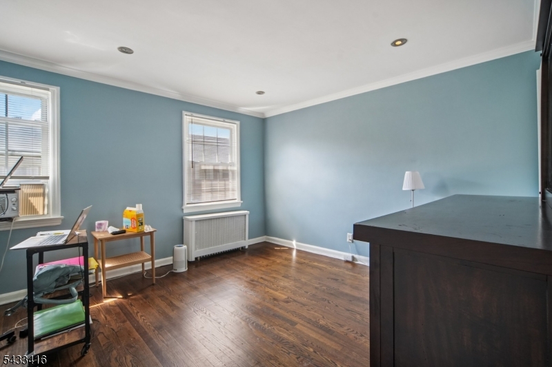 MAPLEWOOD VILLAGE BLDG 8. - Residential