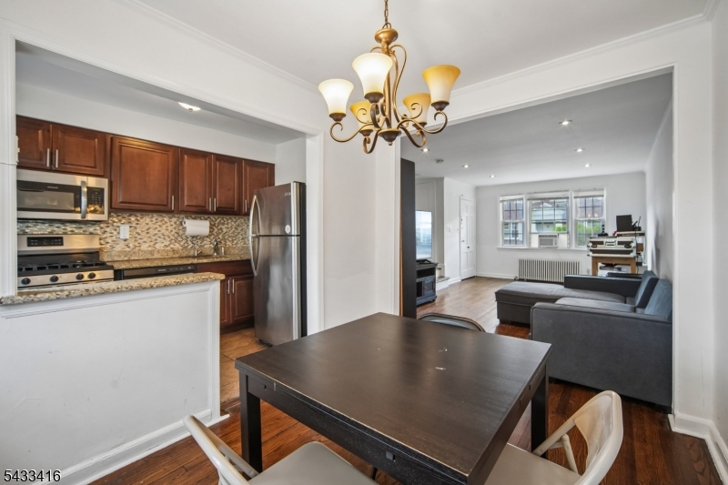 MAPLEWOOD VILLAGE BLDG 8. - Residential