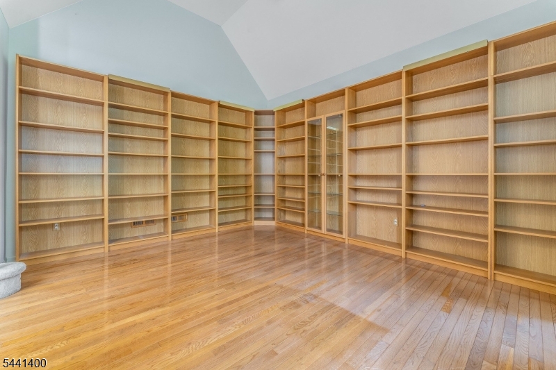 HUNTERDON CHASE - Residential