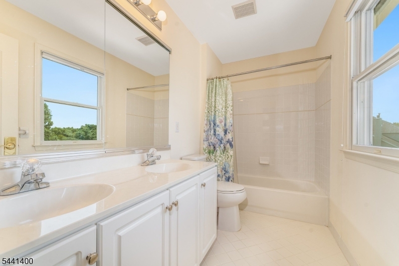 HUNTERDON CHASE - Residential