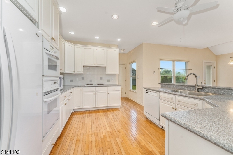 HUNTERDON CHASE - Residential
