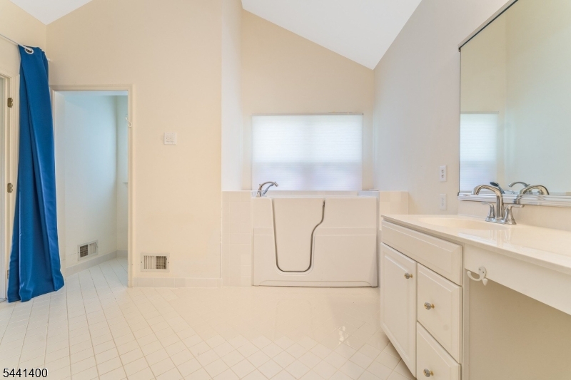 HUNTERDON CHASE - Residential