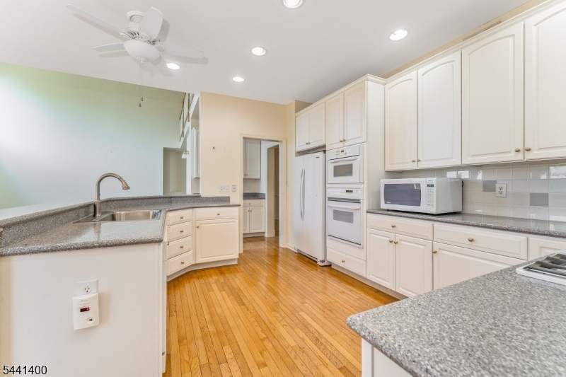 HUNTERDON CHASE - Residential