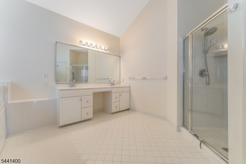 HUNTERDON CHASE - Residential