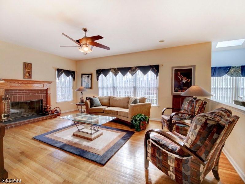 POETS PEAK - Residential