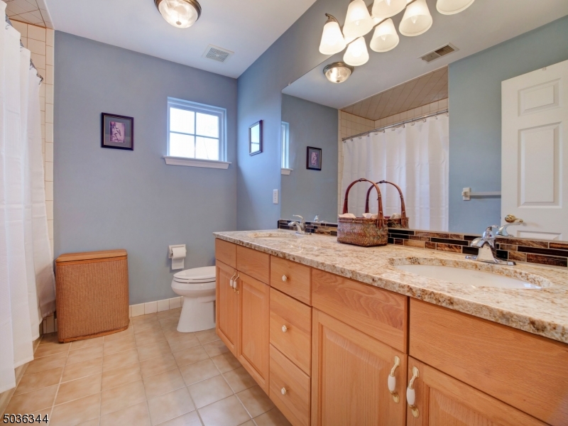POETS PEAK - Residential