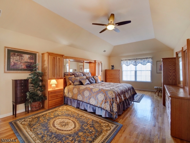 POETS PEAK - Residential