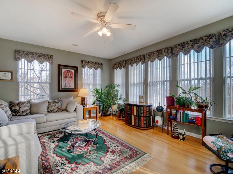 POETS PEAK - Residential