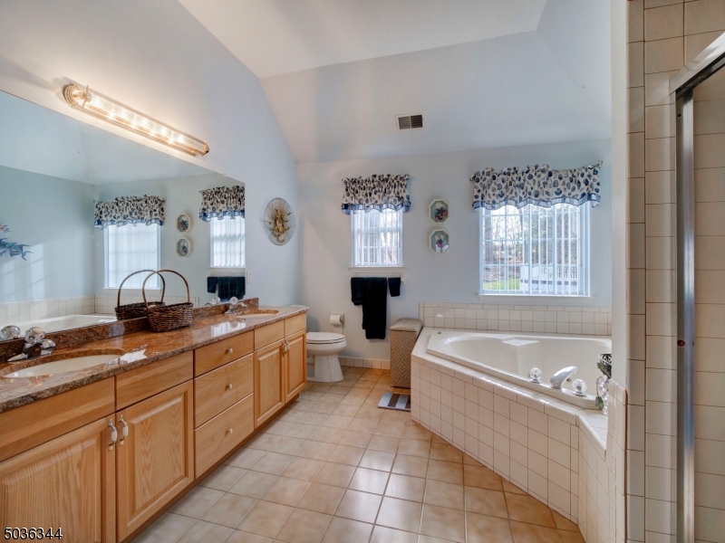 POETS PEAK - Residential