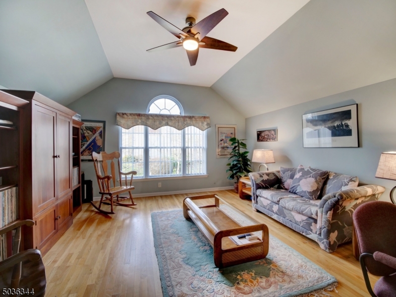 POETS PEAK - Residential