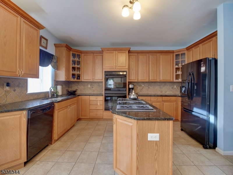POETS PEAK - Residential