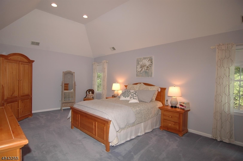 POETS PEAK - Residential