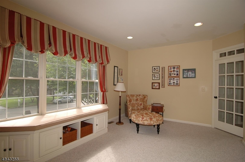 POETS PEAK - Residential