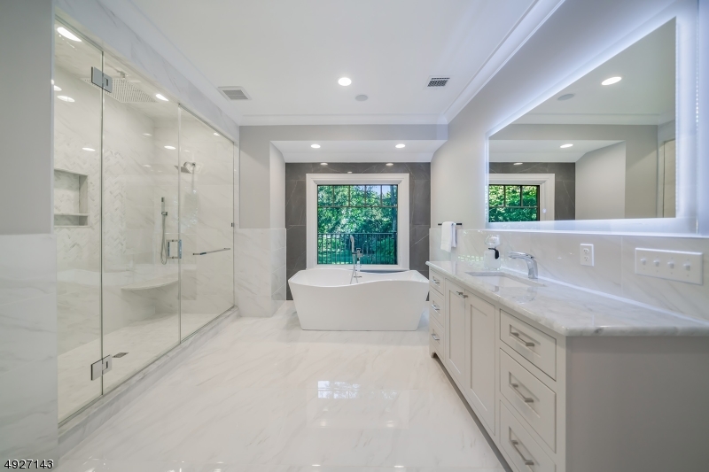ROLLING HILL - Residential