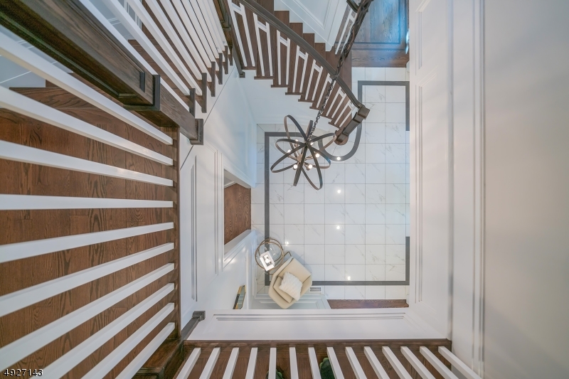 ROLLING HILL - Residential