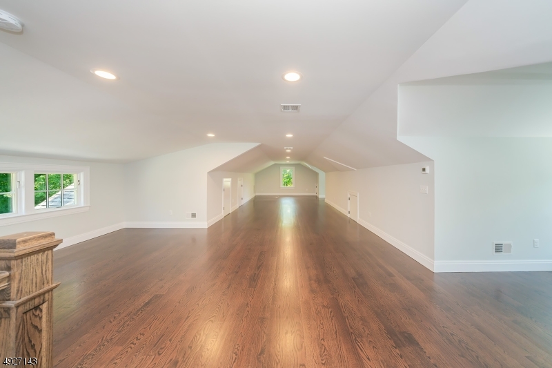 ROLLING HILL - Residential
