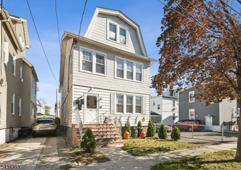 Step into style and convenience with this beautifully renovated 1st-floor apartment at 413 Beardsley Ave in charming Bloomfield, available for rent starting July 15th. This thoughtfully updated home offers a harmonious blend of modern touches and cozy comfort, perfect for your next chapter.Inside, you'll find a spacious layout bathed in natural light, with sleek finishes and neutral tones that make decorating a breeze. The contemporary kitchen is a highlight, featuring upgraded appliances and plenty of counter space for culinary adventures. The living areas are inviting, while the bedrooms provide the perfect retreat after a long day. A shared based offers convenient shared new washer and dryer. Tenant responsible for gas, electric, snow removal (shared with 2nd floor tenant) Situated in a lovely neighborhood, this apartment offers proximity to Bloomfield's best shopping, dining, parks, and public transport are all just minutes away. Pets? We're open to discussing your furry friends on a case-by-case basis, so don't hesitate to ask.