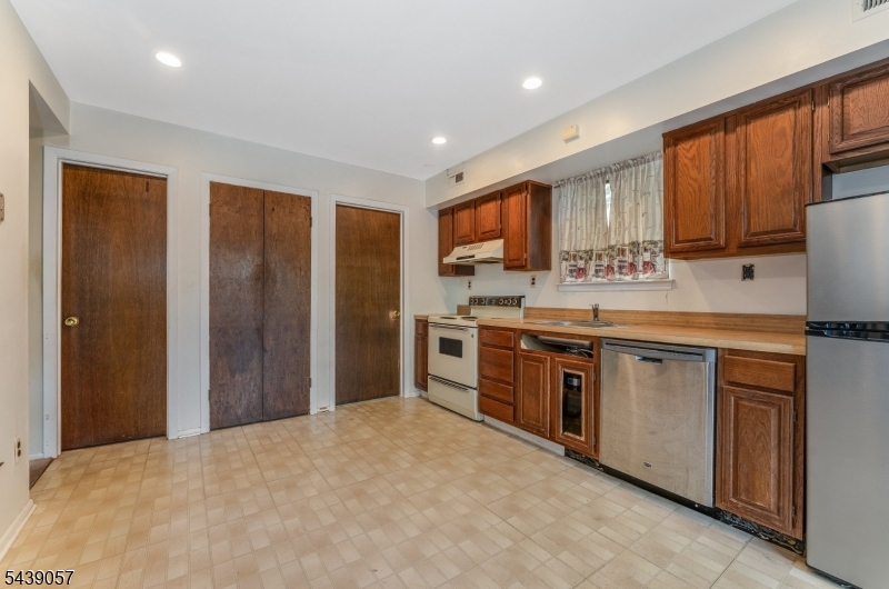 THE MEADOWS - Residential
