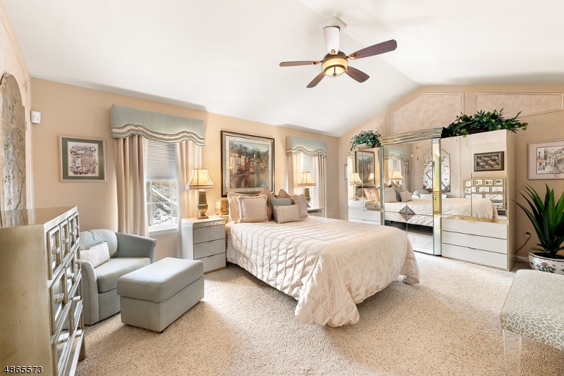 SEASON'S GLEN - Residential