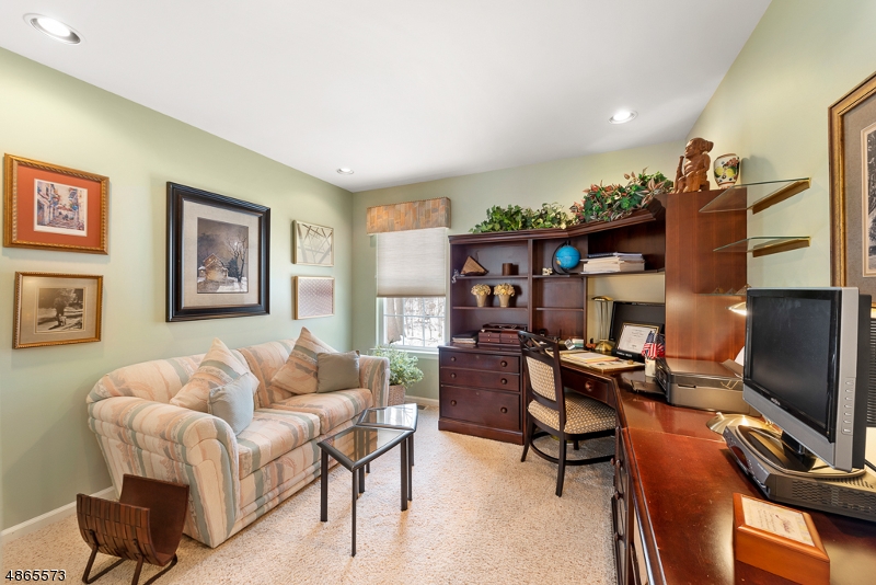 SEASON'S GLEN - Residential