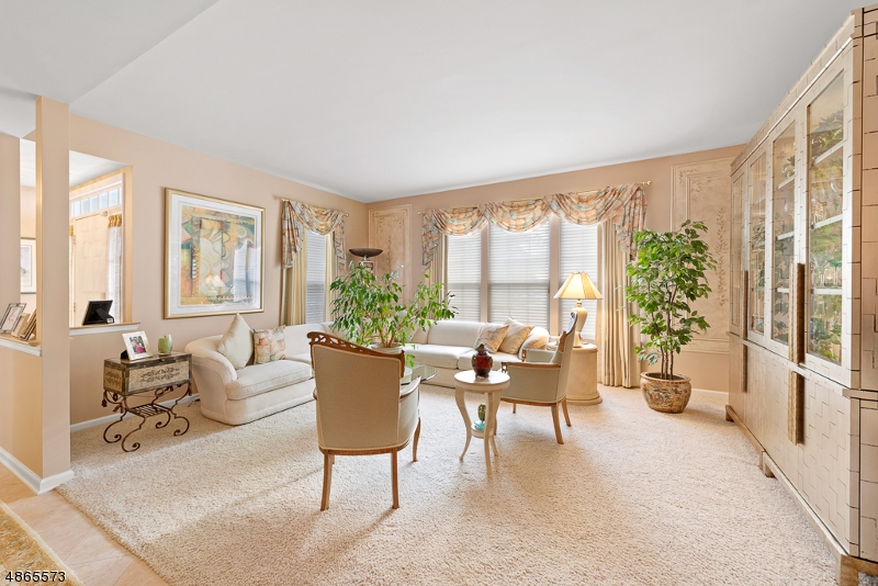 SEASON'S GLEN - Residential