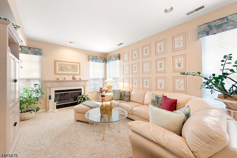 SEASON'S GLEN - Residential